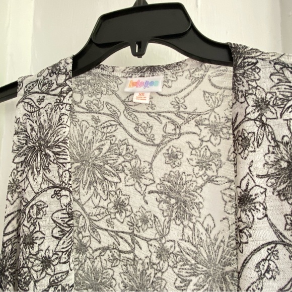LulaRoe JOY Sleeveless Duster Vest Black White Floral Pattern Size XS - Picture 8 of 9